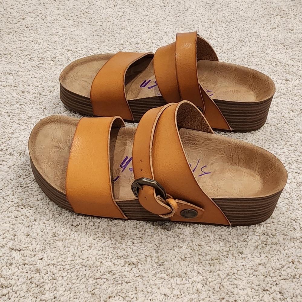 Blow fish platform sandals 6.5